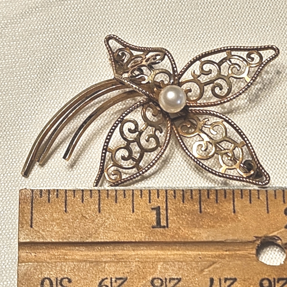 Van Dell Vintage Four-leaf Floral Gold-tone Filigree Work Lustrous Pearl Brooch - Picture 6 of 7